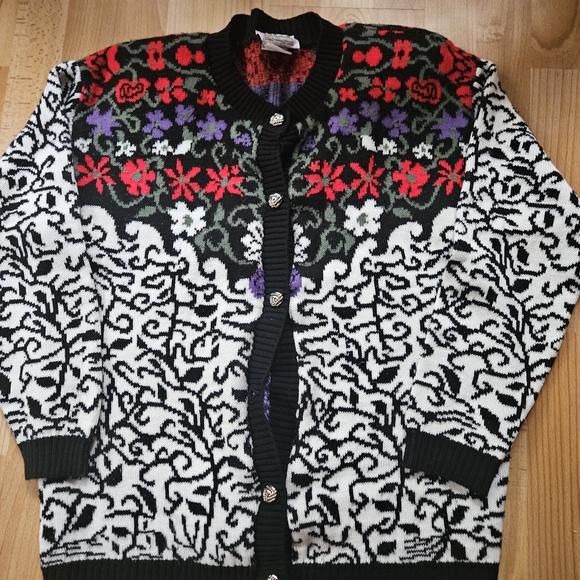 Sweaters - Floral Patterned Cardigan Sweater